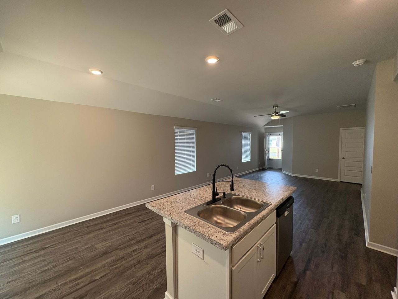 501 Savannah St - Photo 6 of 21