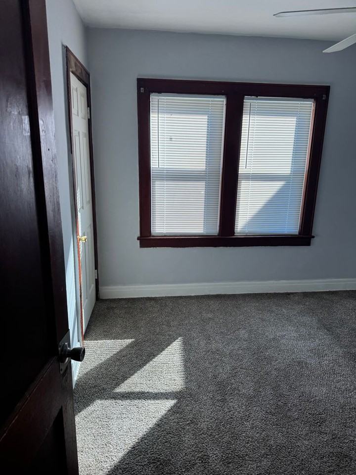 1713 Walnut St 1st Fl - Photo 3 of 16