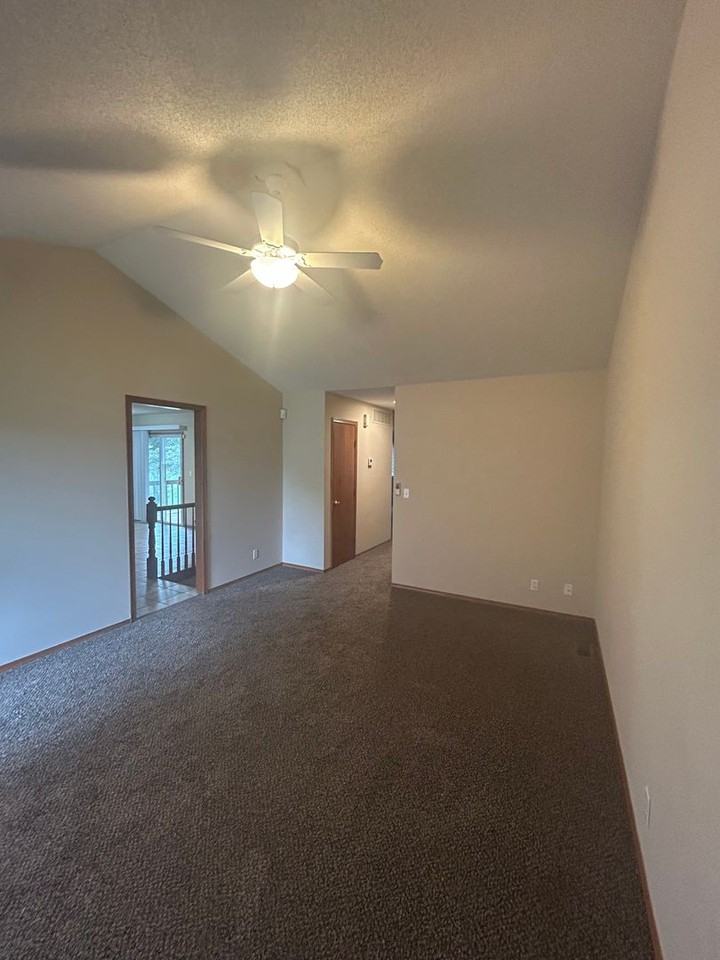 10601 W Douglas Ave - Photo 3 of 23