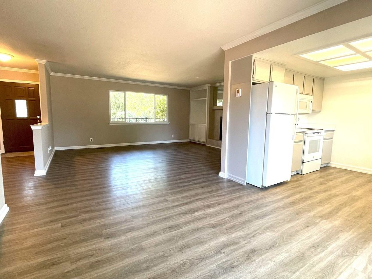 10941 Badger Ct - Photo 3 of 12
