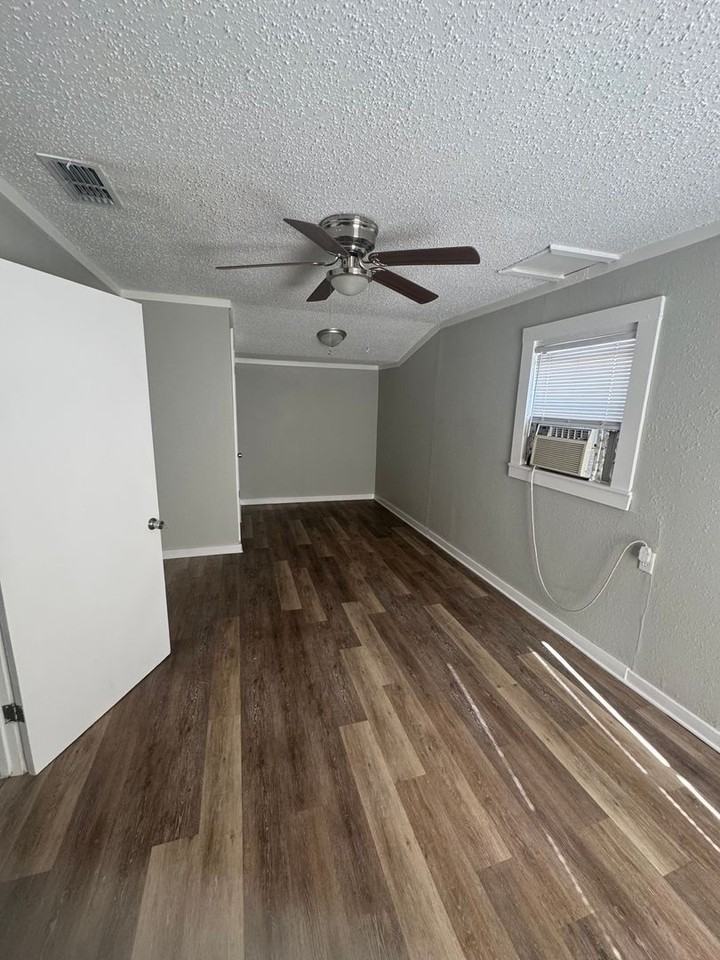 1333 Graham St - Photo 2 of 12