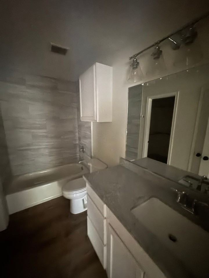 926 Poplar St - Photo 2 of 16