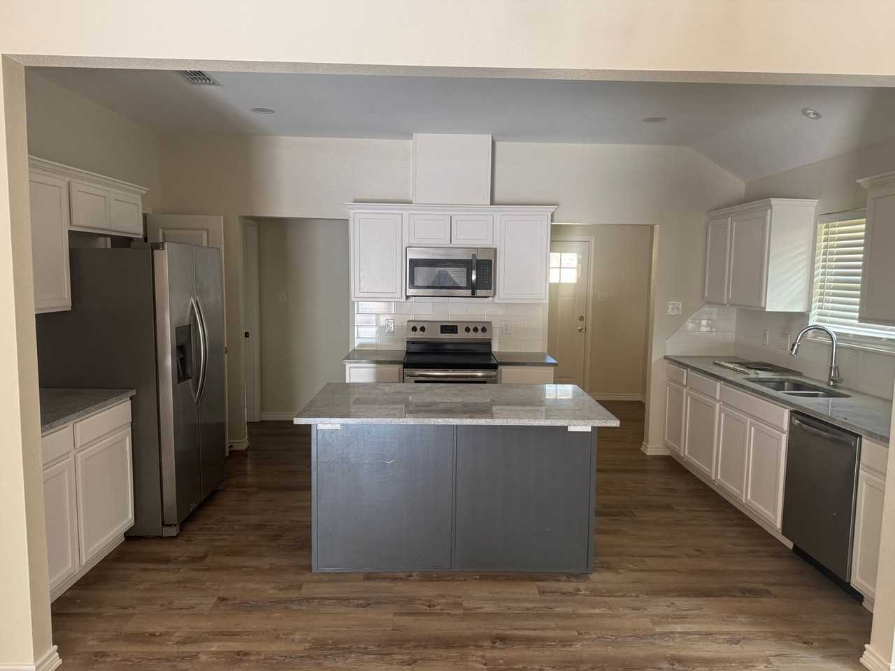 926 Poplar St - Photo 6 of 16