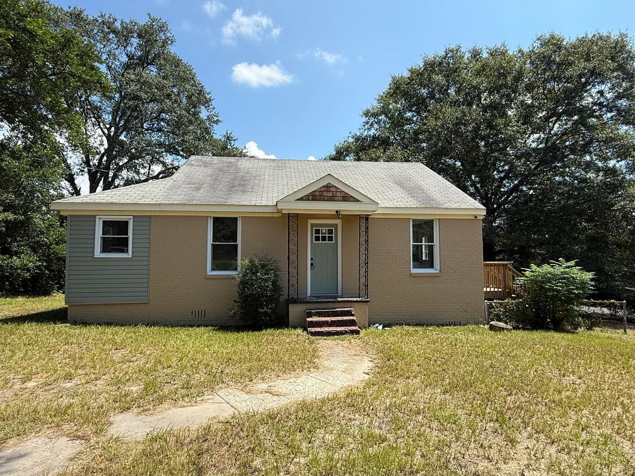 1522 Heard Avenue - Photo 2 of 24