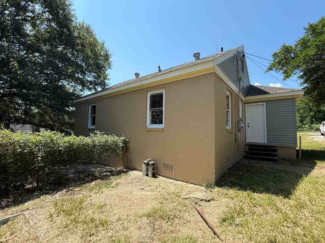 1522 Heard Avenue - Photo 5 of 24