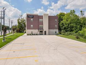 Hines View Apartments - Photo 1 of 1
