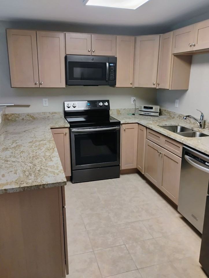 1009 Ne 5th St - Photo 3 of 11