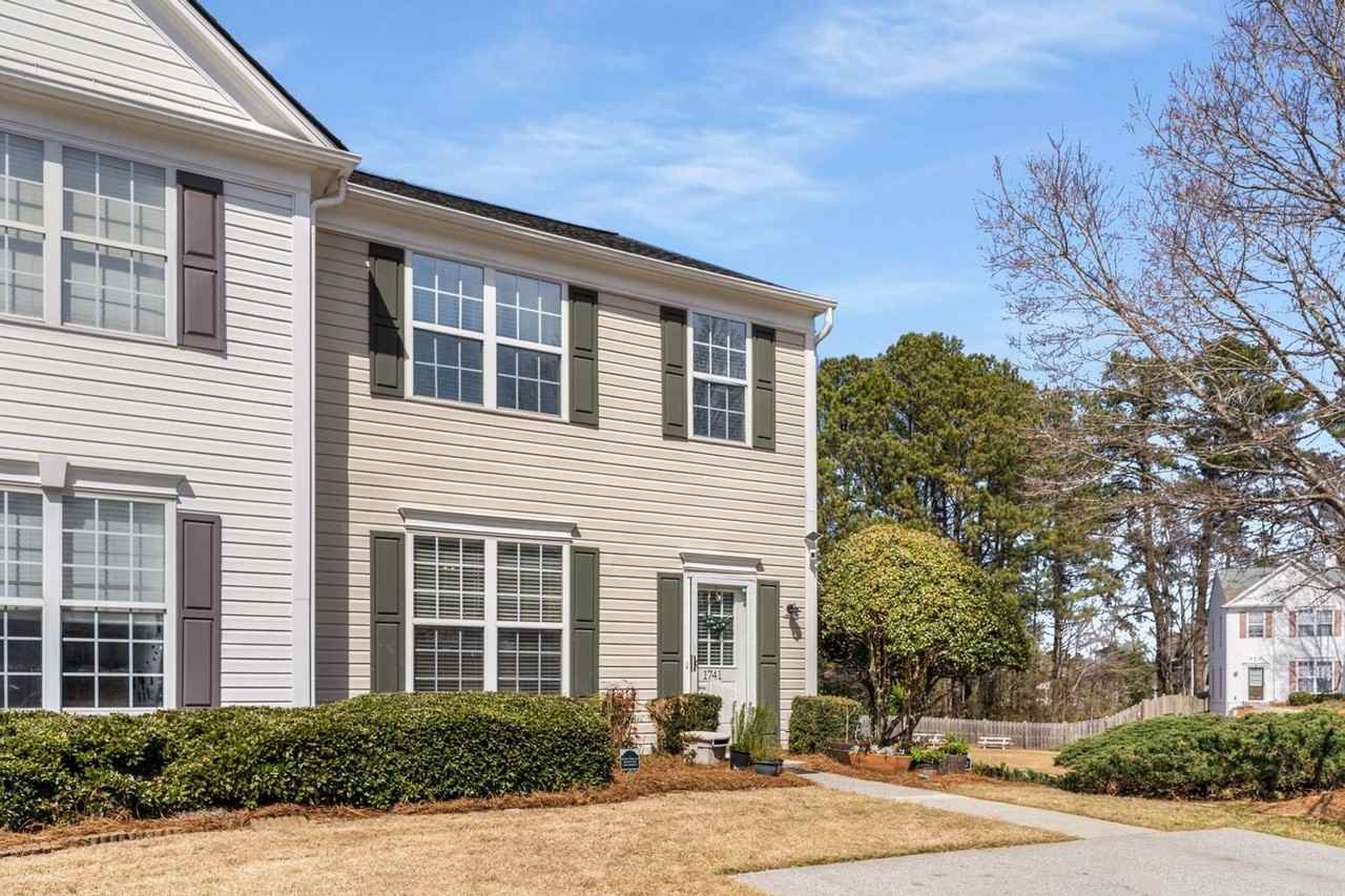 1741 Stanwood Dr Nw - Photo 2 of 34