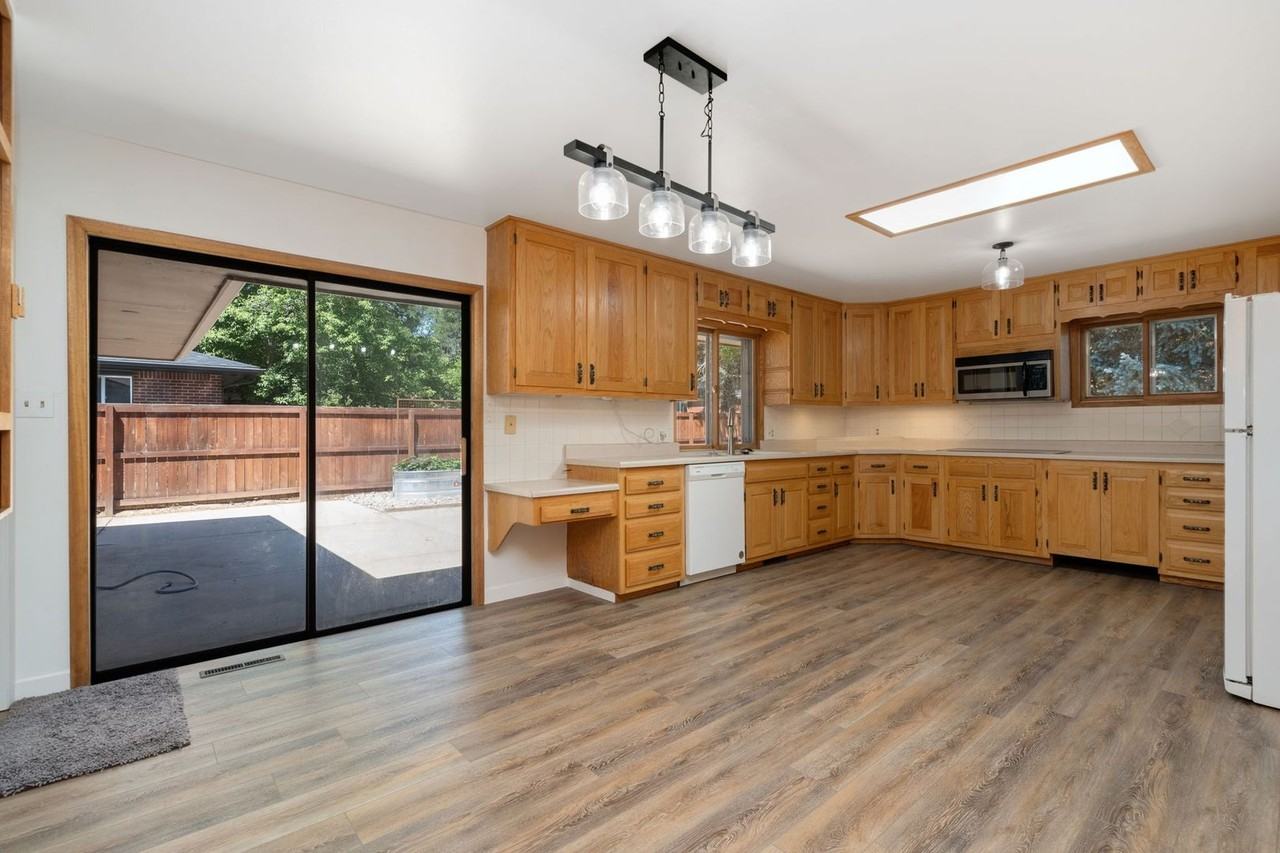 1305 S Lemay Ave - Photo 5 of 14