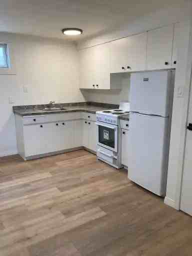 5212 48 St - Photo 2 of 11