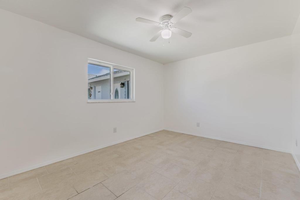 16599 Davis Rd - Photo 5 of 31