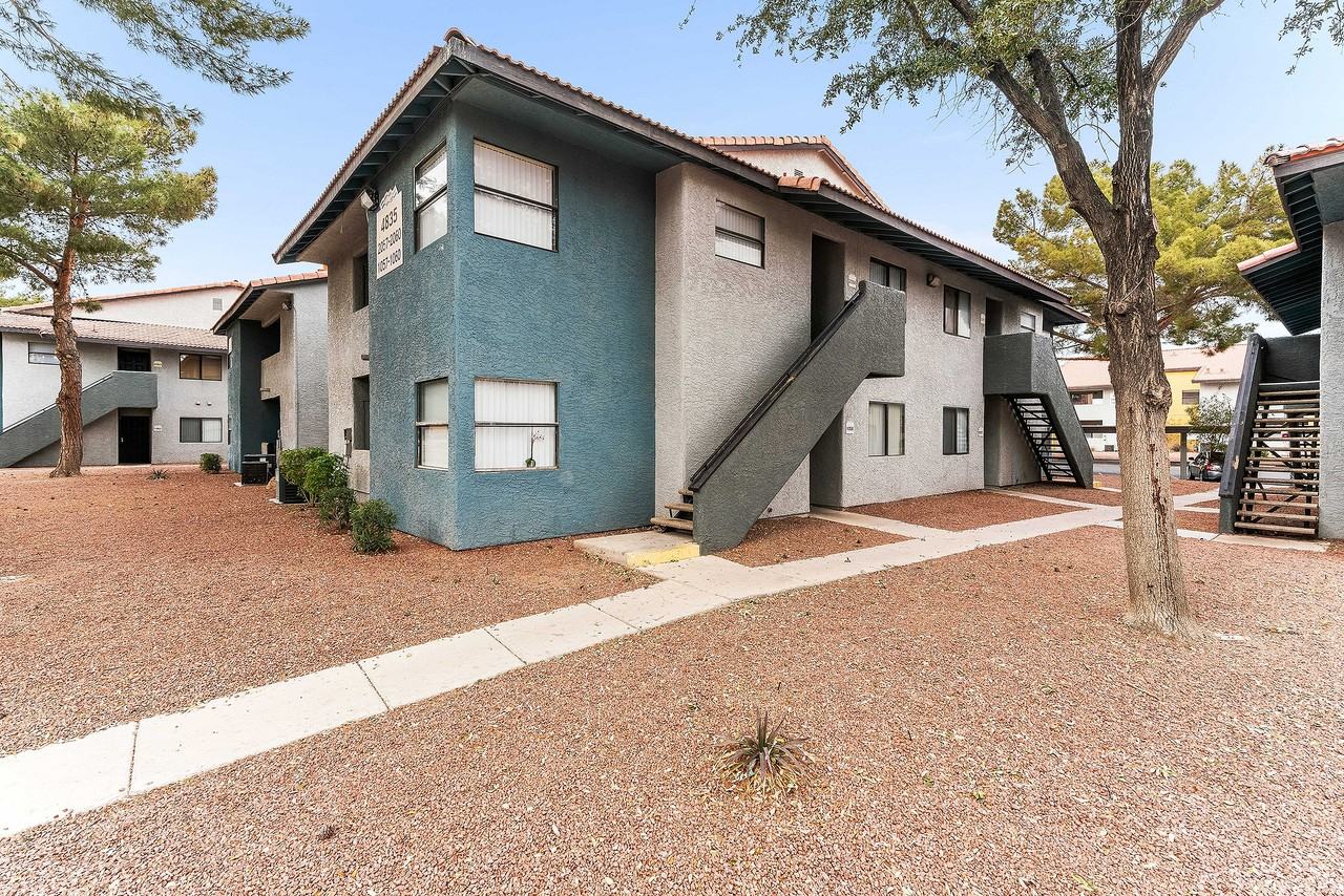 Liberty Village - Photo 5 of 48