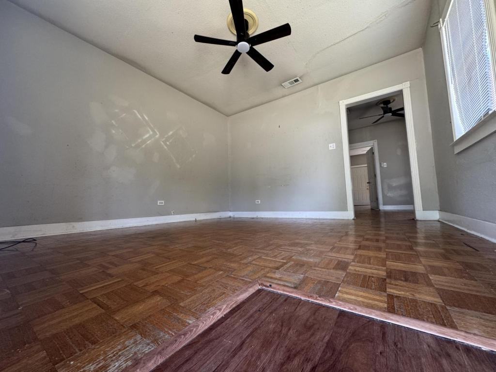105 S 25th St - Photo 2 of 5