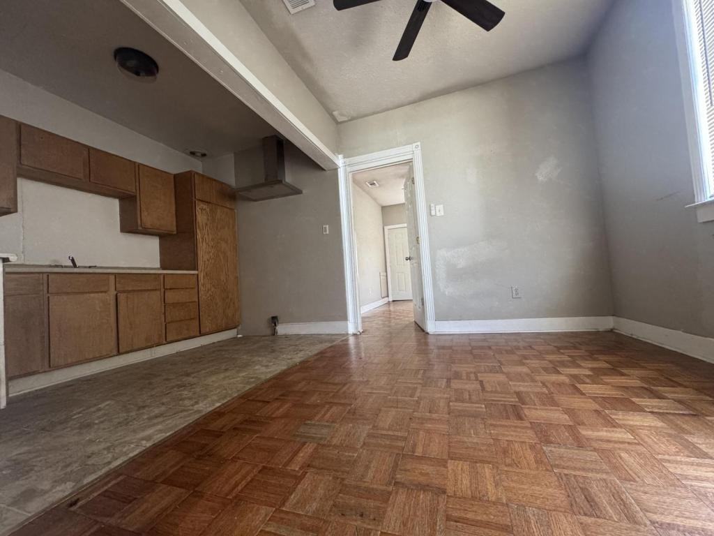 105 S 25th St - Photo 3 of 5