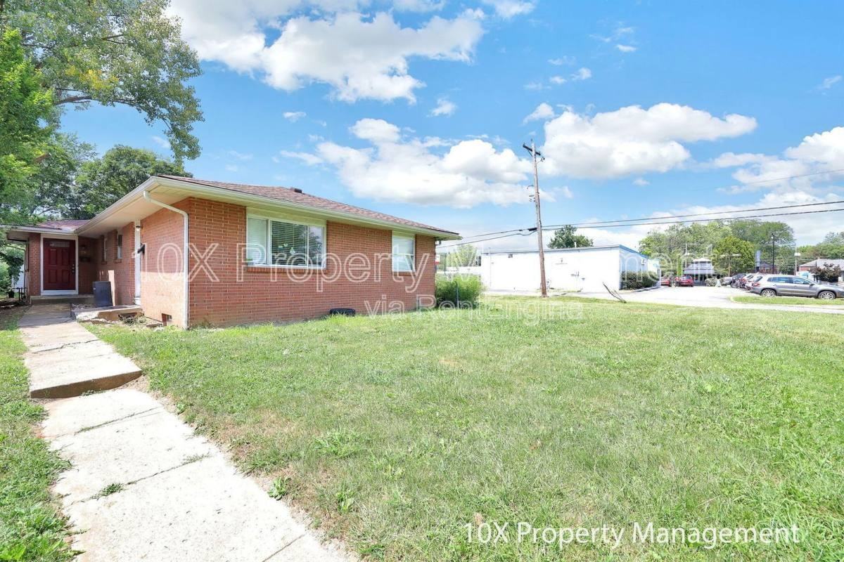 715 S Chesterfield Rd - Photo 2 of 10