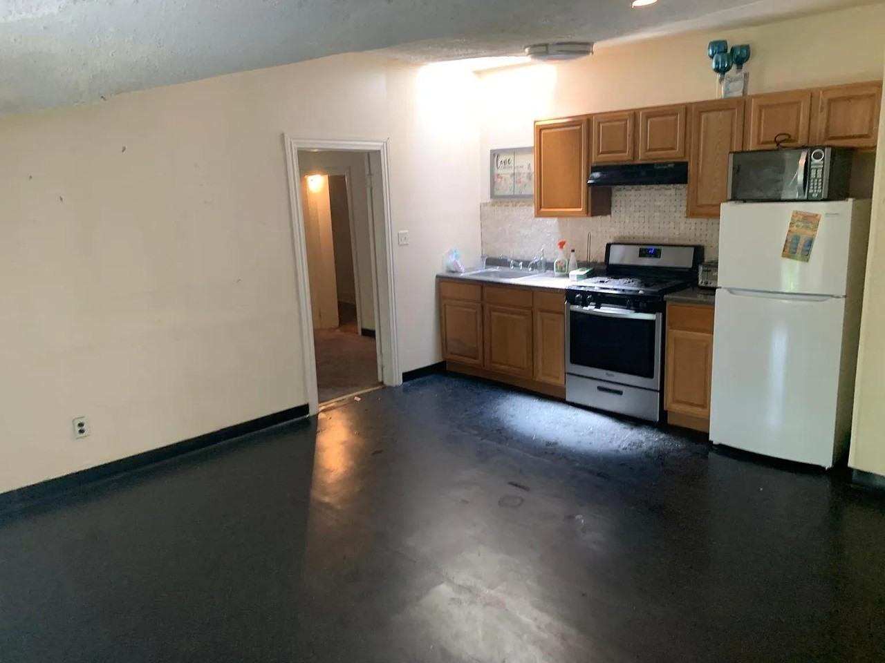 1304 Oak Ln #3E - Photo 3 of 5