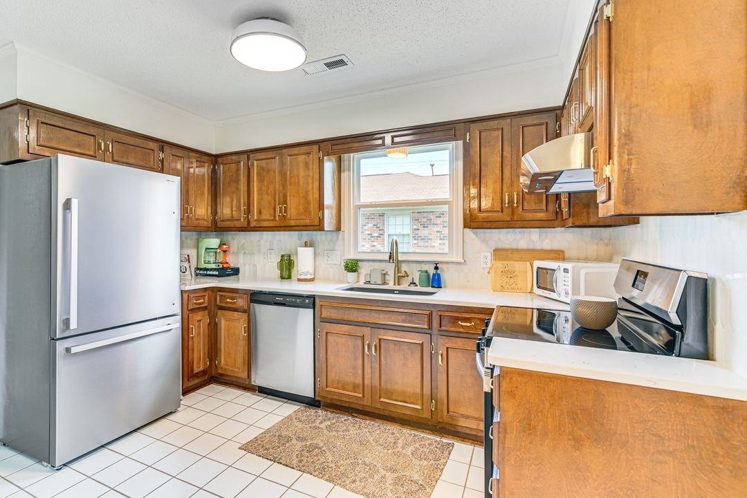 2704 Mctavish Ave Sw - Photo 2 of 10