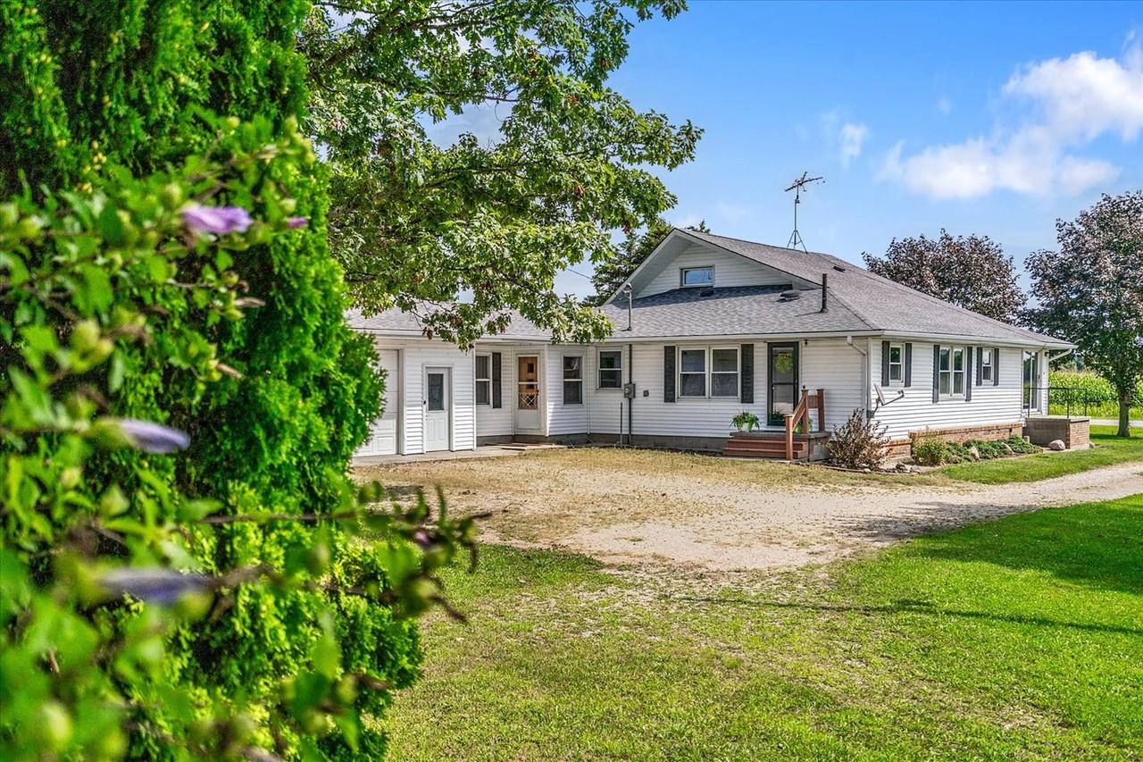 2855 Woodland Rd - Photo 2 of 30