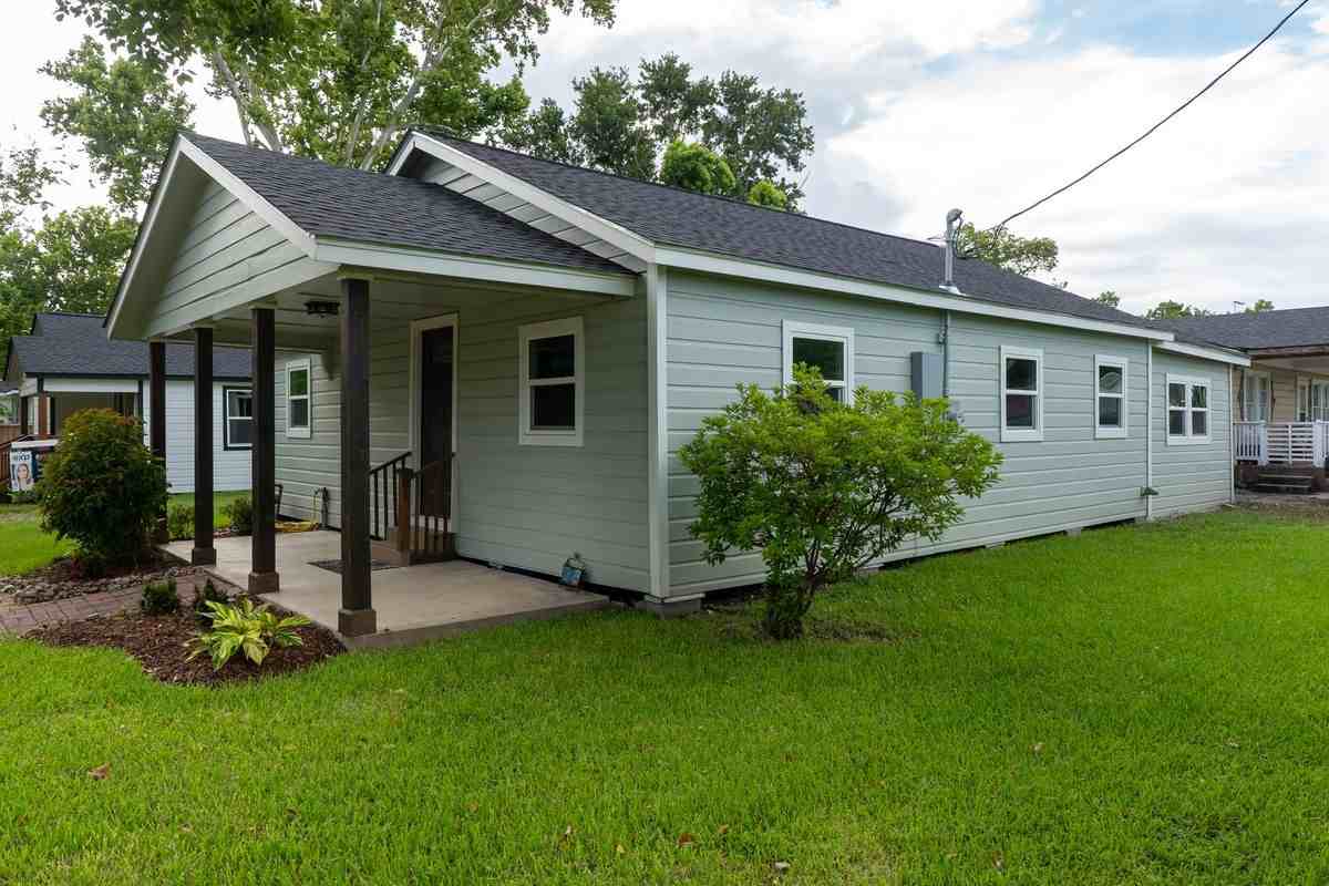 134 E Bernard St - Photo 2 of 18