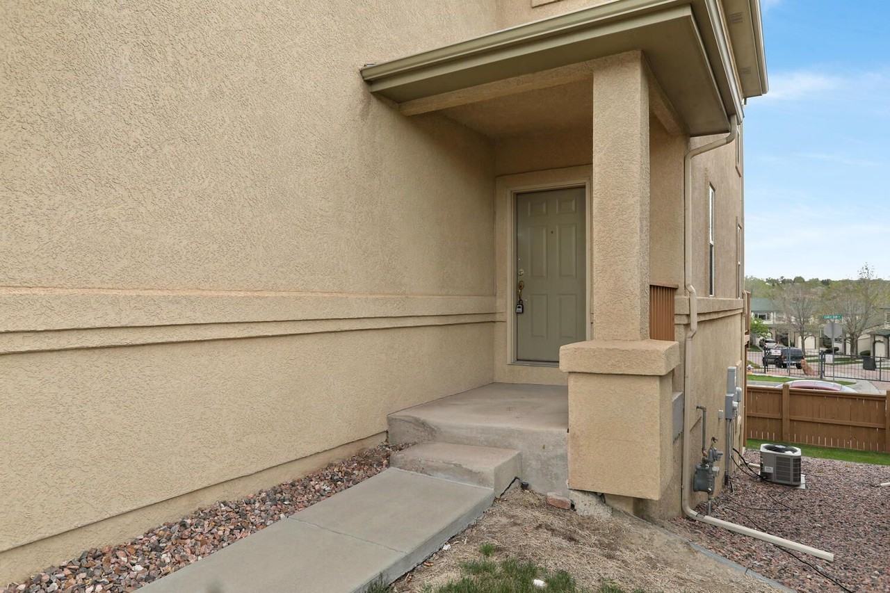 3672 Venice Grv - Photo 3 of 28