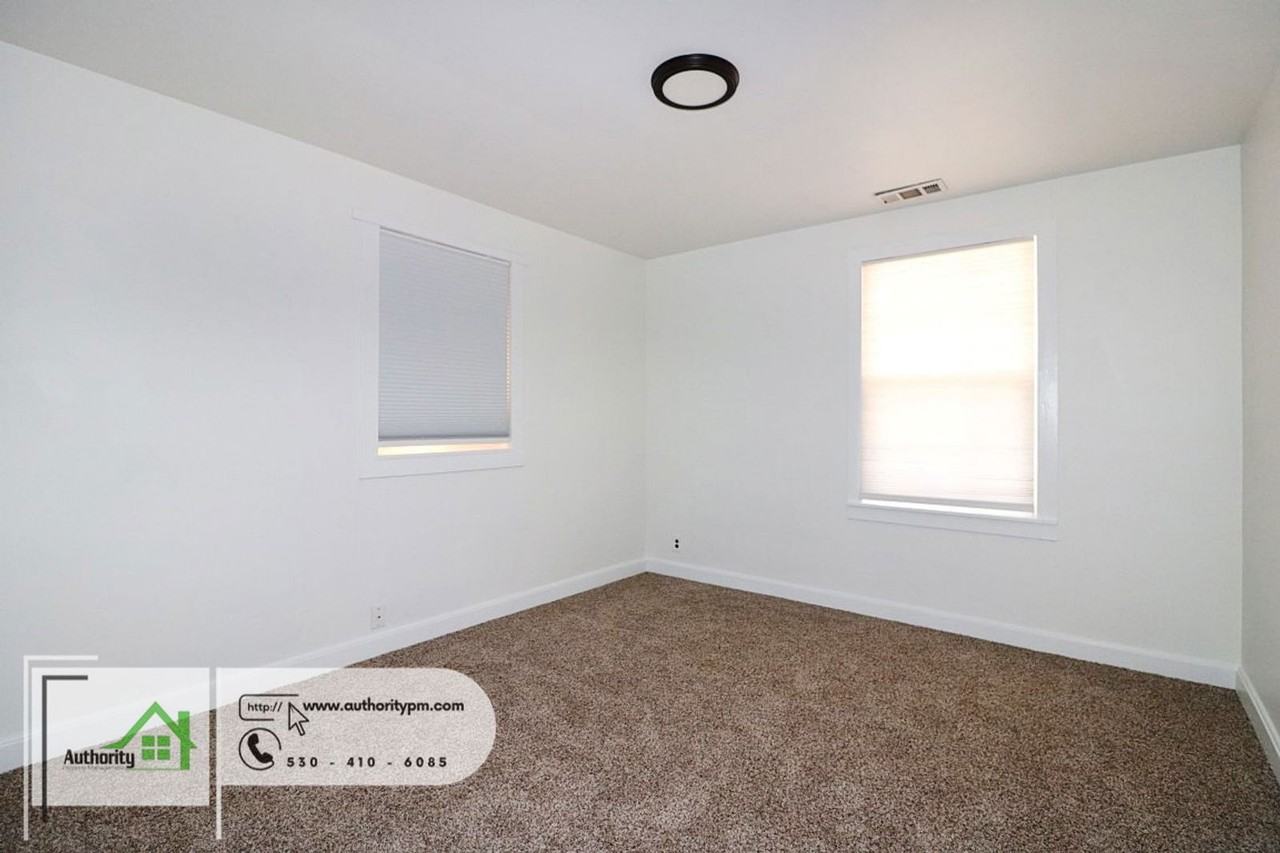 1840 Heller Ln - Photo 7 of 32