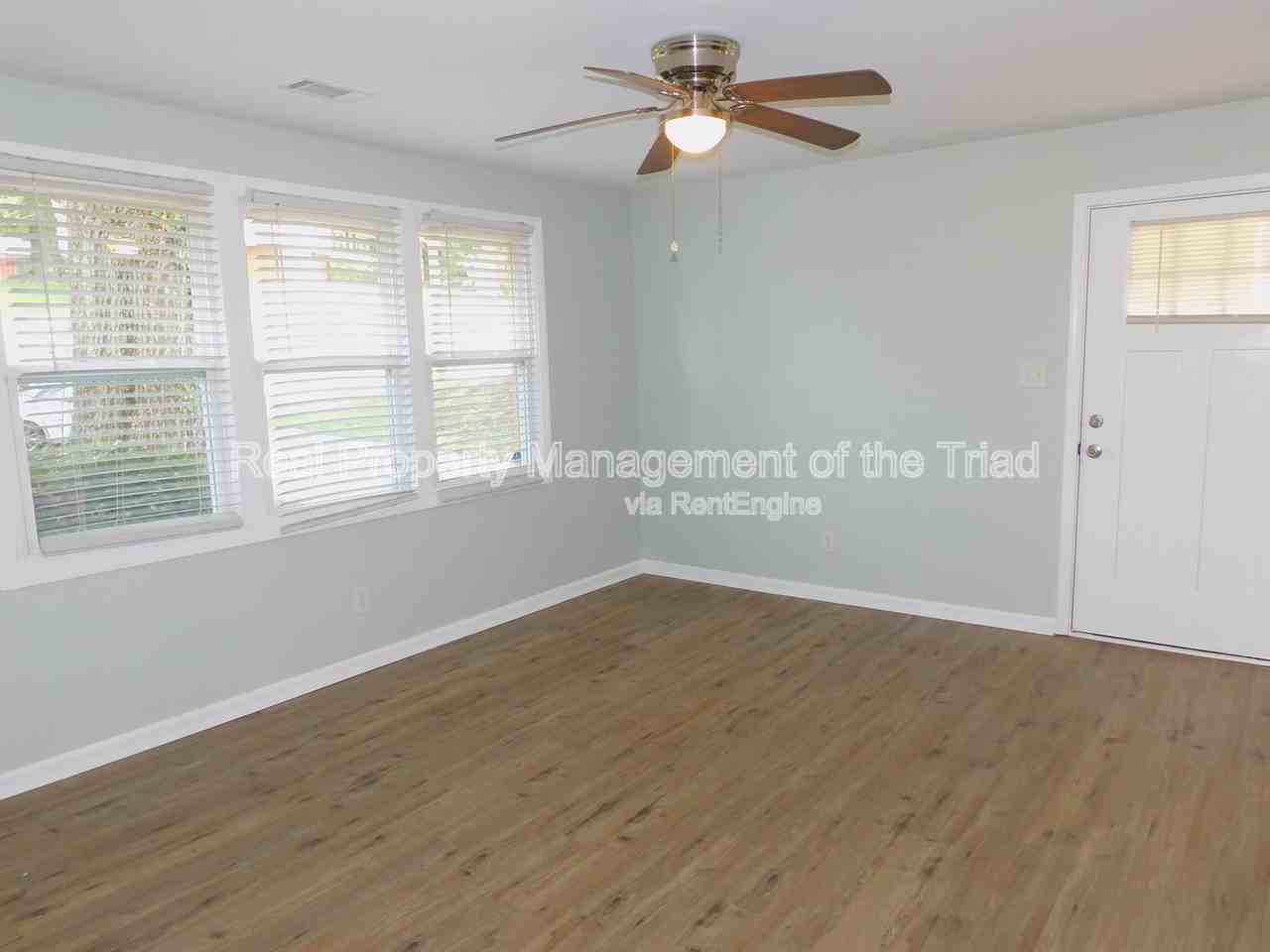 3016 Myra St - Photo 4 of 20