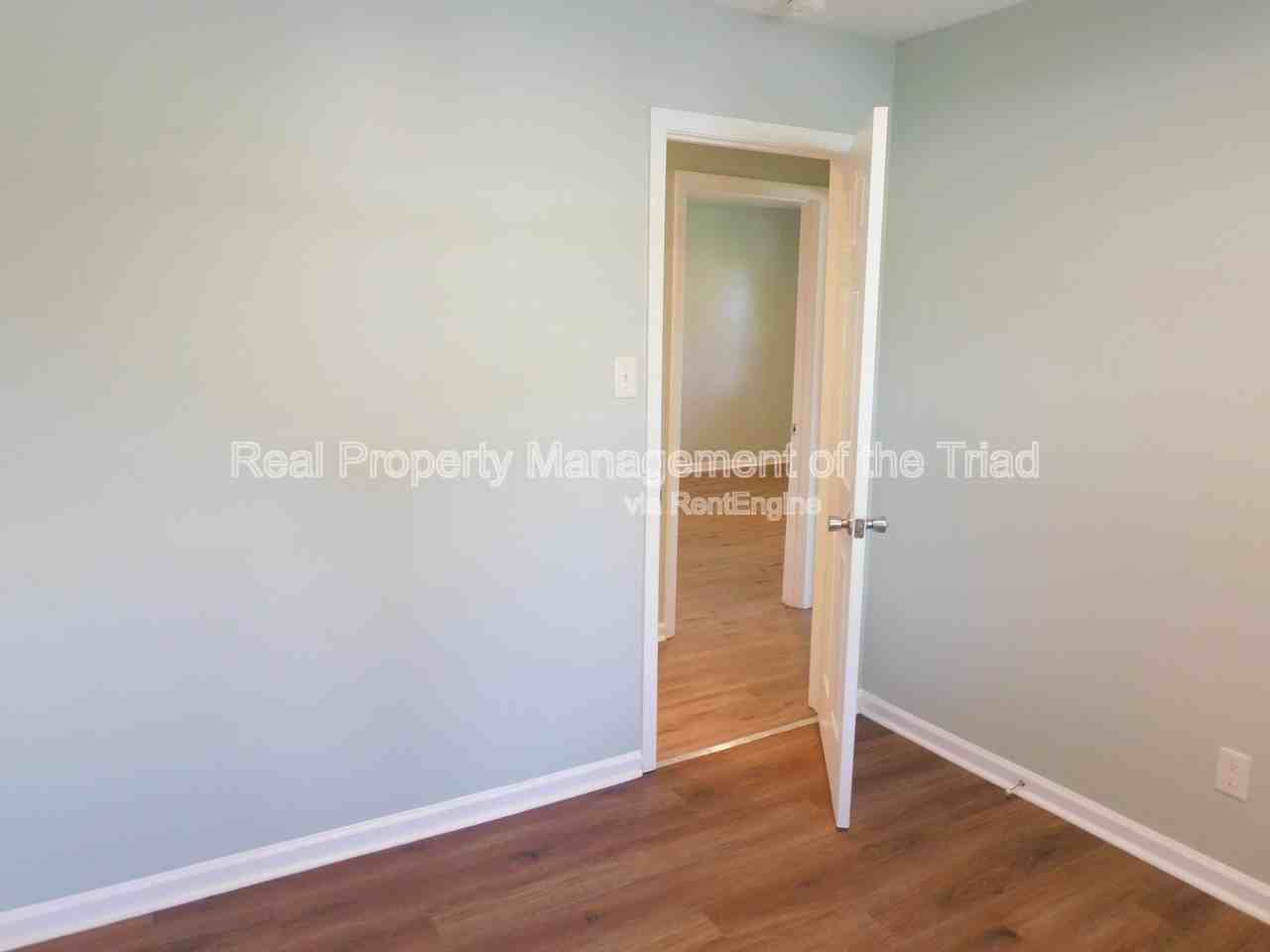 3016 Myra St - Photo 7 of 20