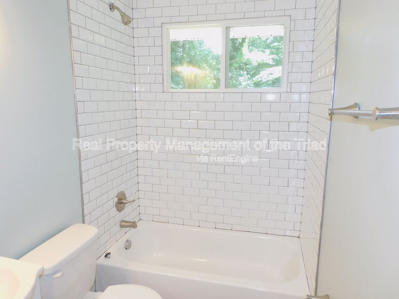 3016 Myra St - Photo 6 of 20