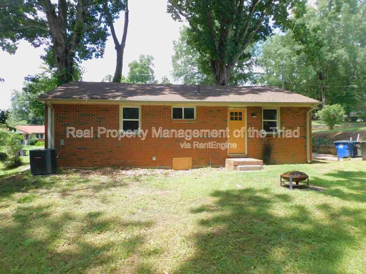 3016 Myra St - Photo 3 of 20