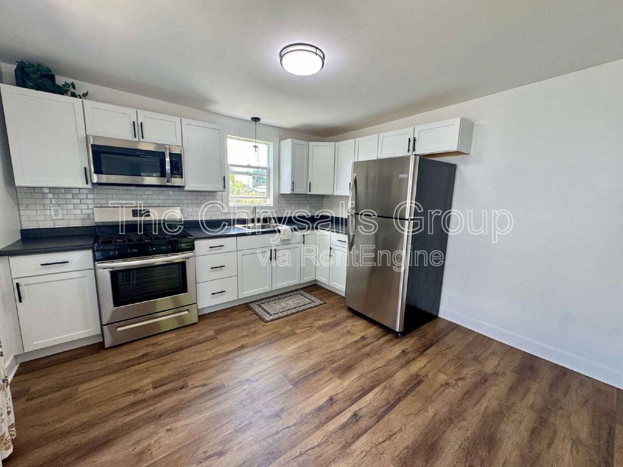 733 Caton St - Photo 3 of 8