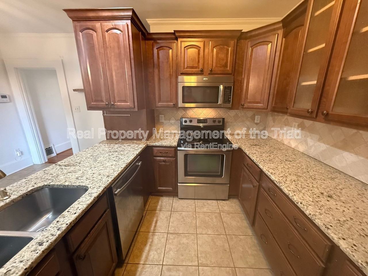 513 S Hawthorne Rd - Photo 4 of 20