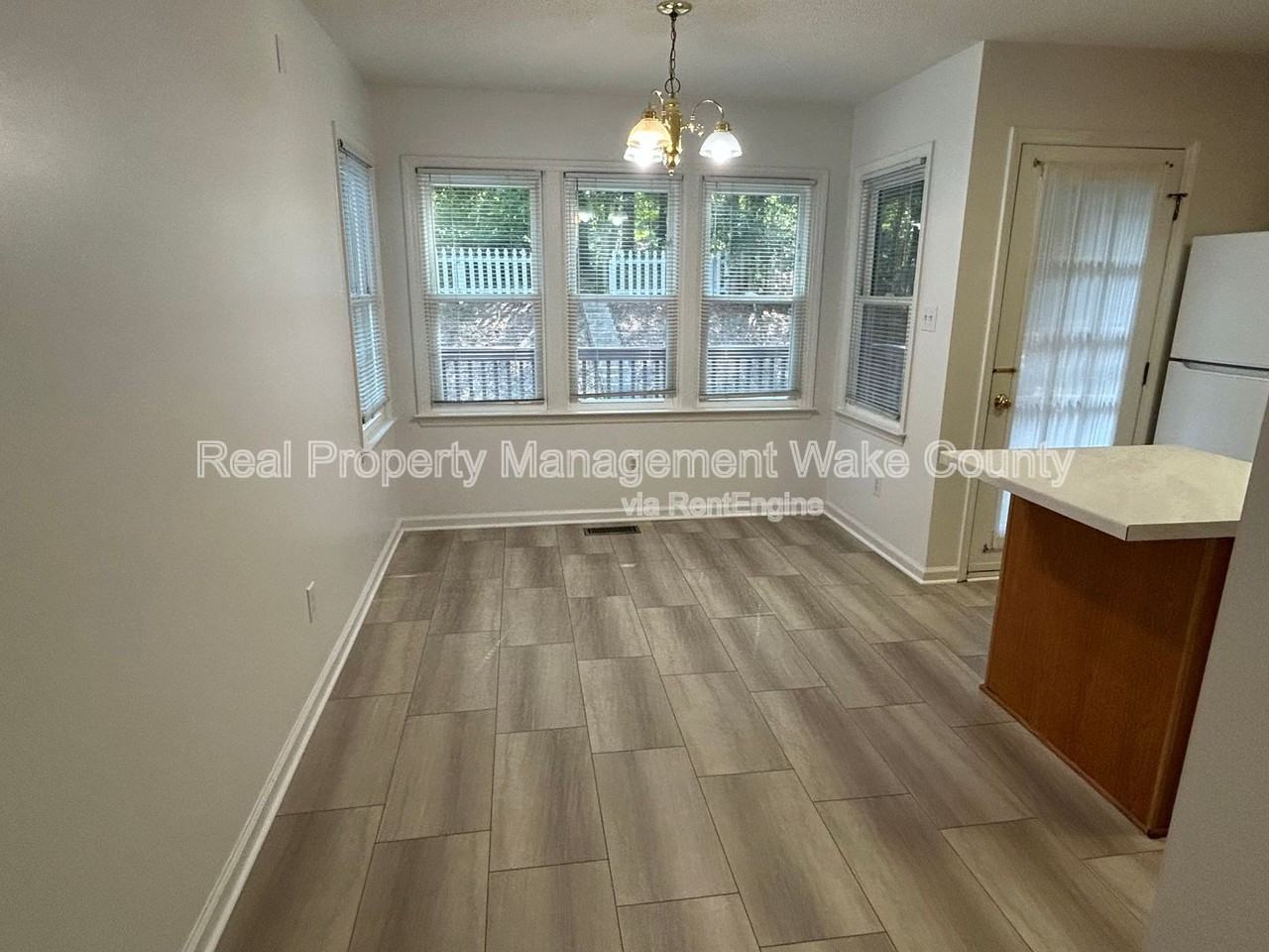 1811 Kelly Glen Drive - Photo 4 of 38