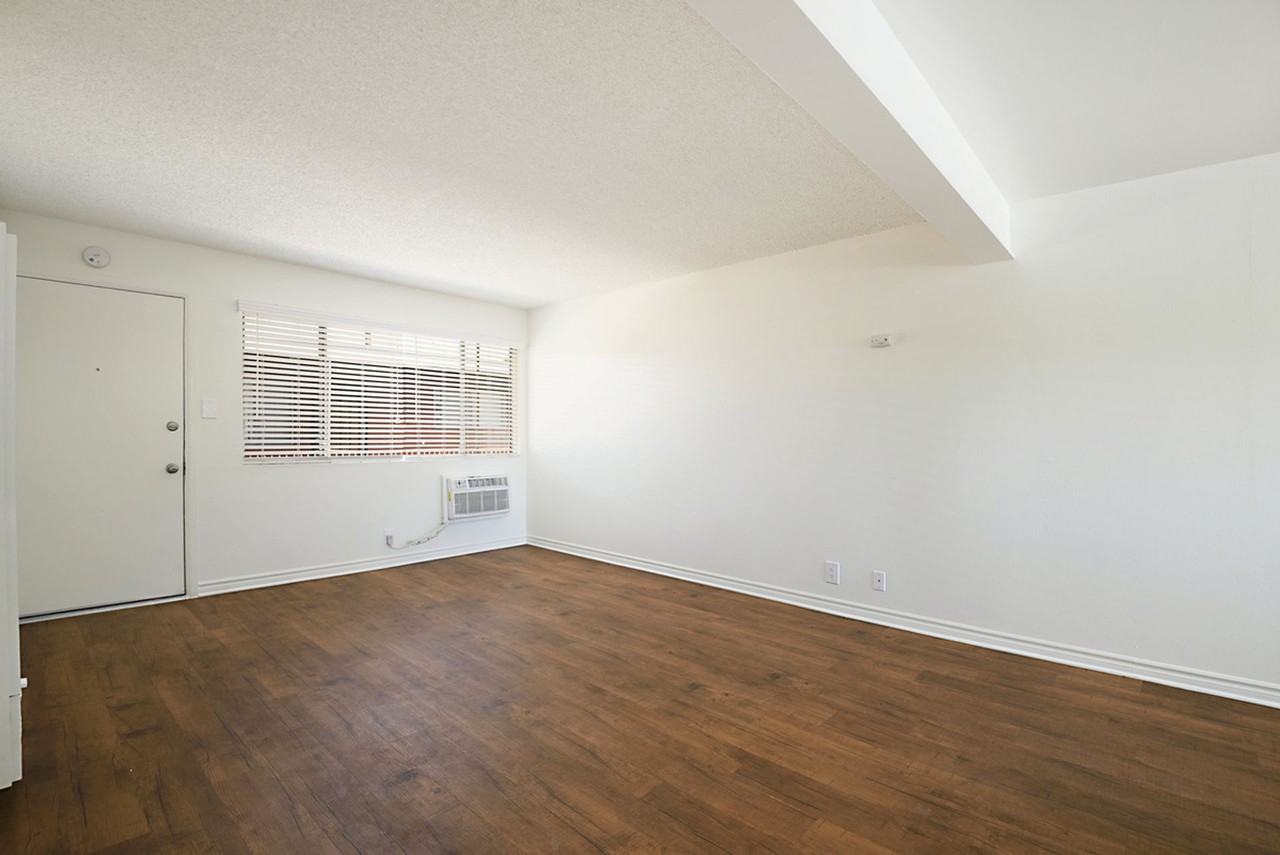 Eucalyptus Apartments - Photo 4 of 50