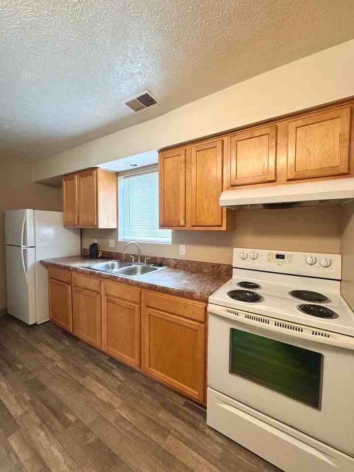 Bel Court Apartments - Photo 4 of 6