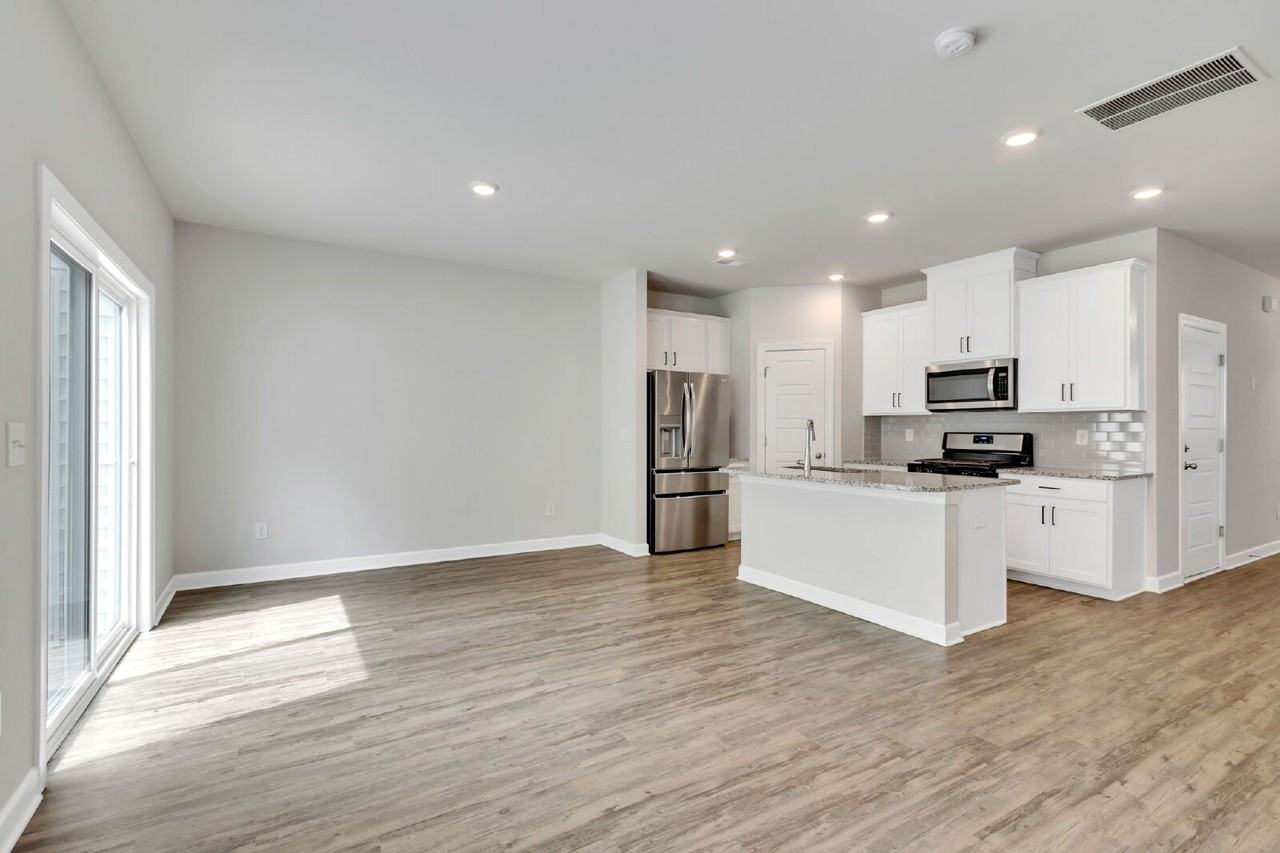 106 Telford Dr - Photo 5 of 37