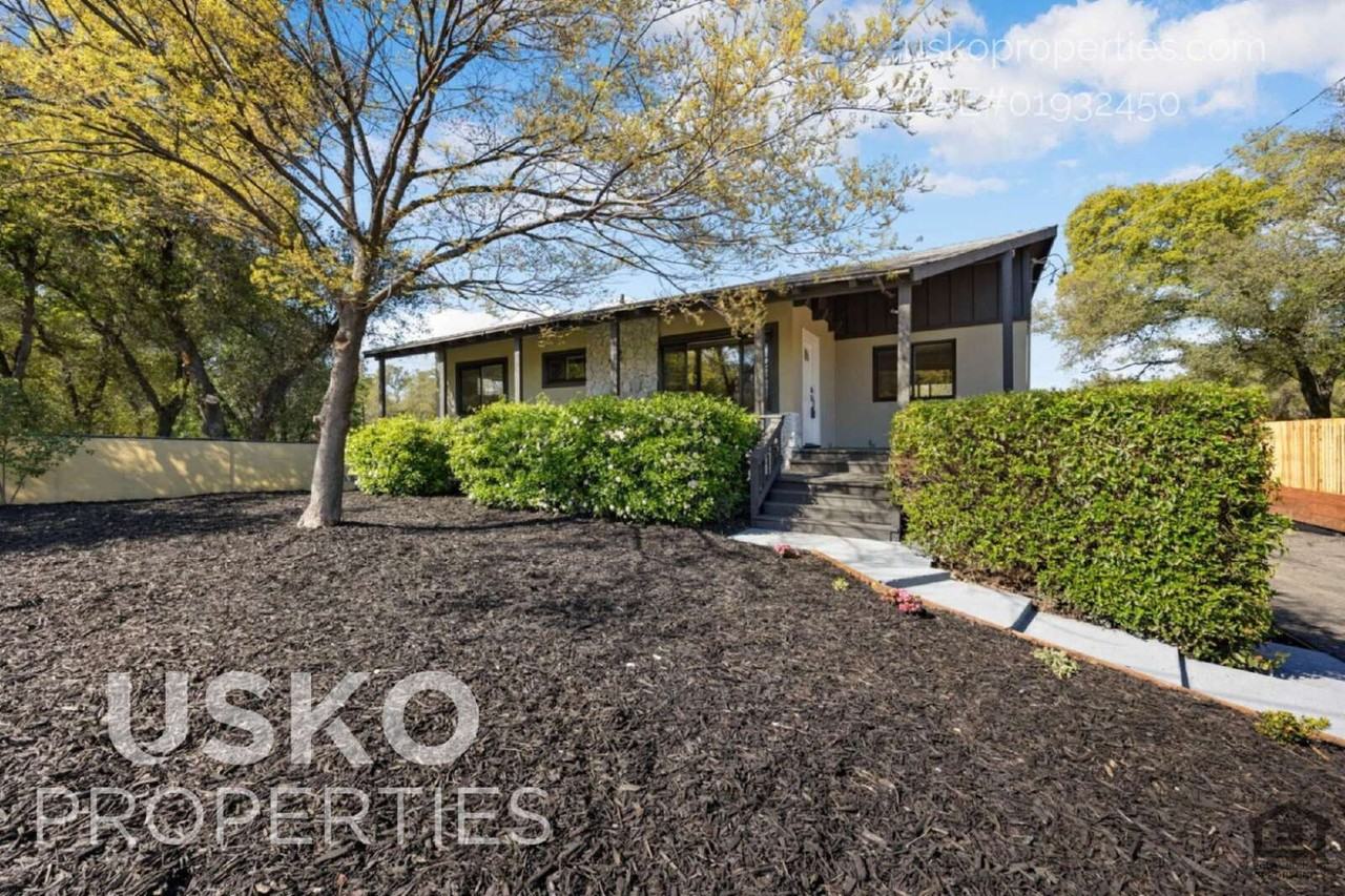 6085 Cavitt Stallman Rd - Photo 2 of 34