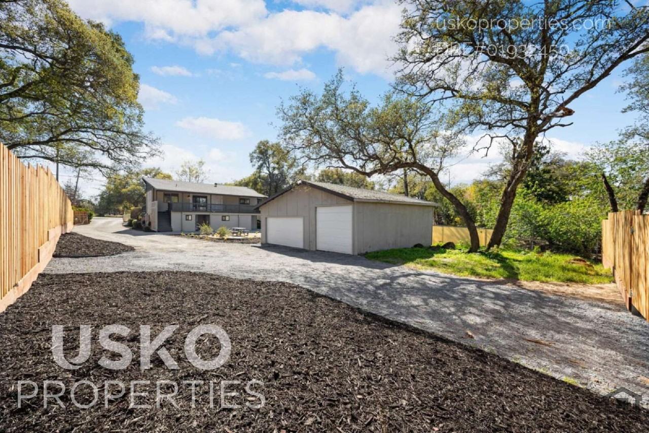 6085 Cavitt Stallman Rd - Photo 3 of 34