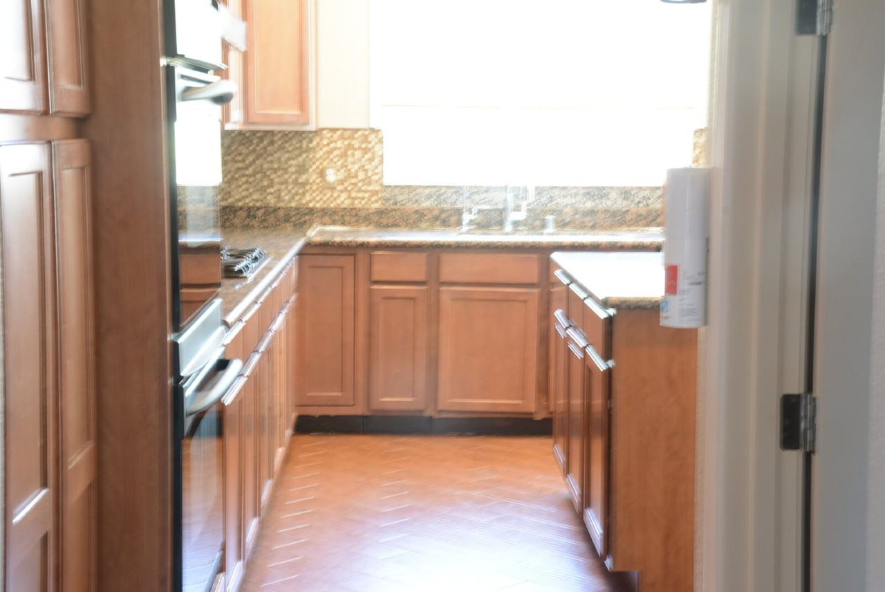 11631 Suburban Rd - Photo 4 of 30
