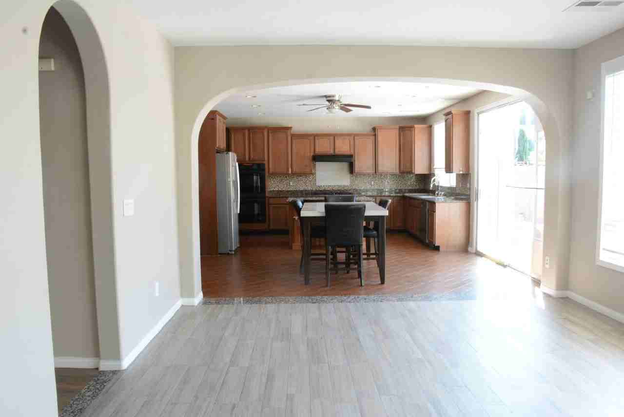 11631 Suburban Rd - Photo 5 of 30