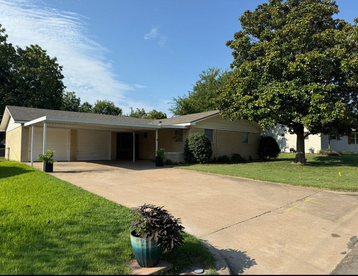 109 Redbud Cir - Photo 4 of 33