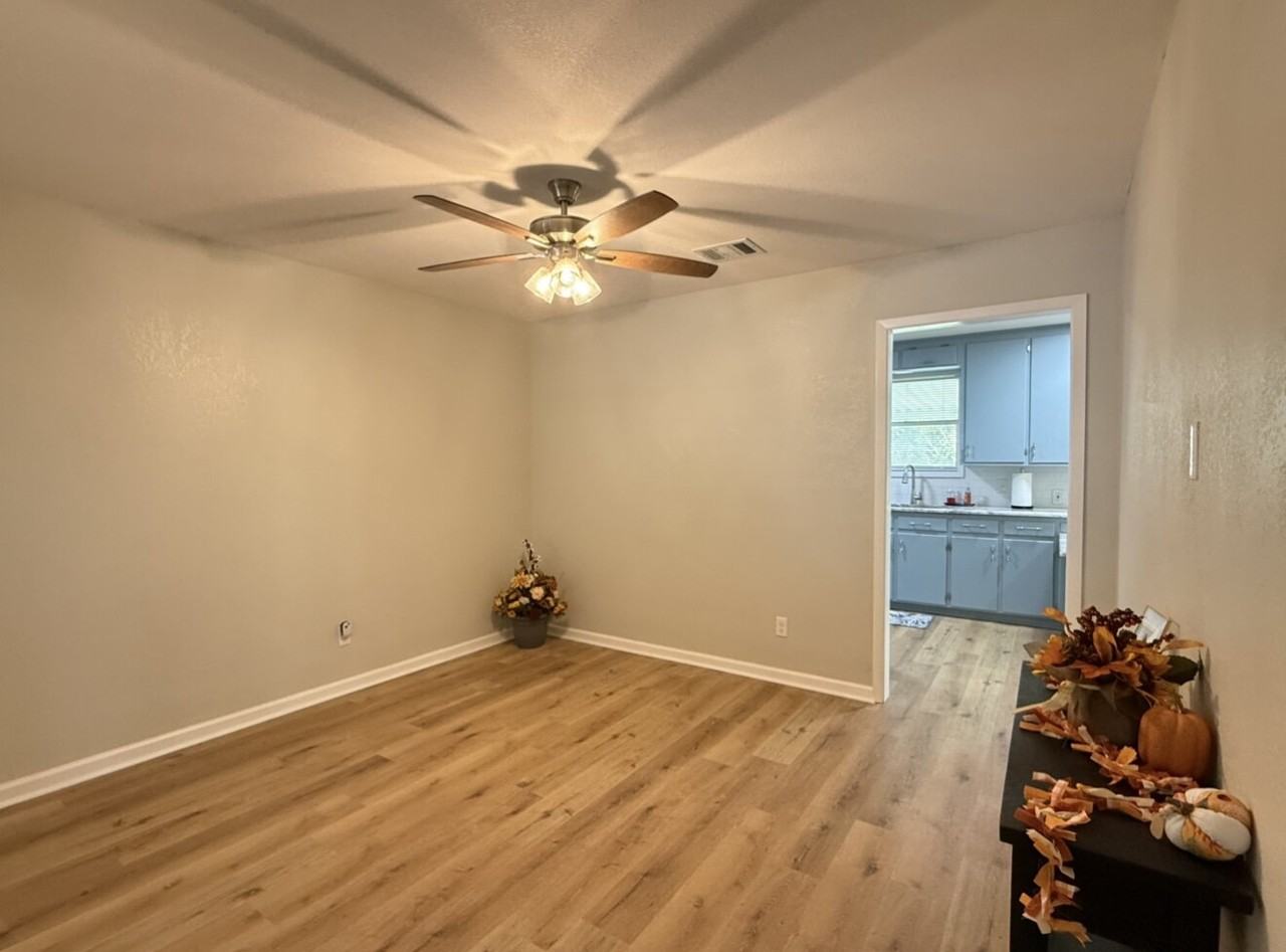 109 Redbud Cir - Photo 6 of 33
