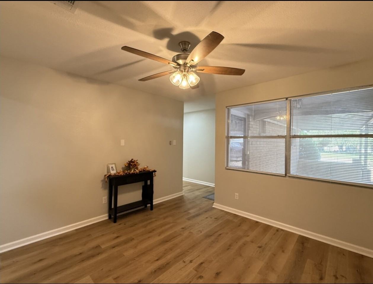 109 Redbud Cir - Photo 7 of 33