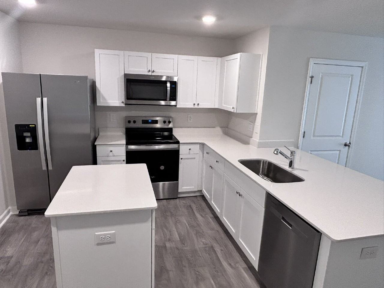 8550 Beckett Chase Way - Photo 3 of 14