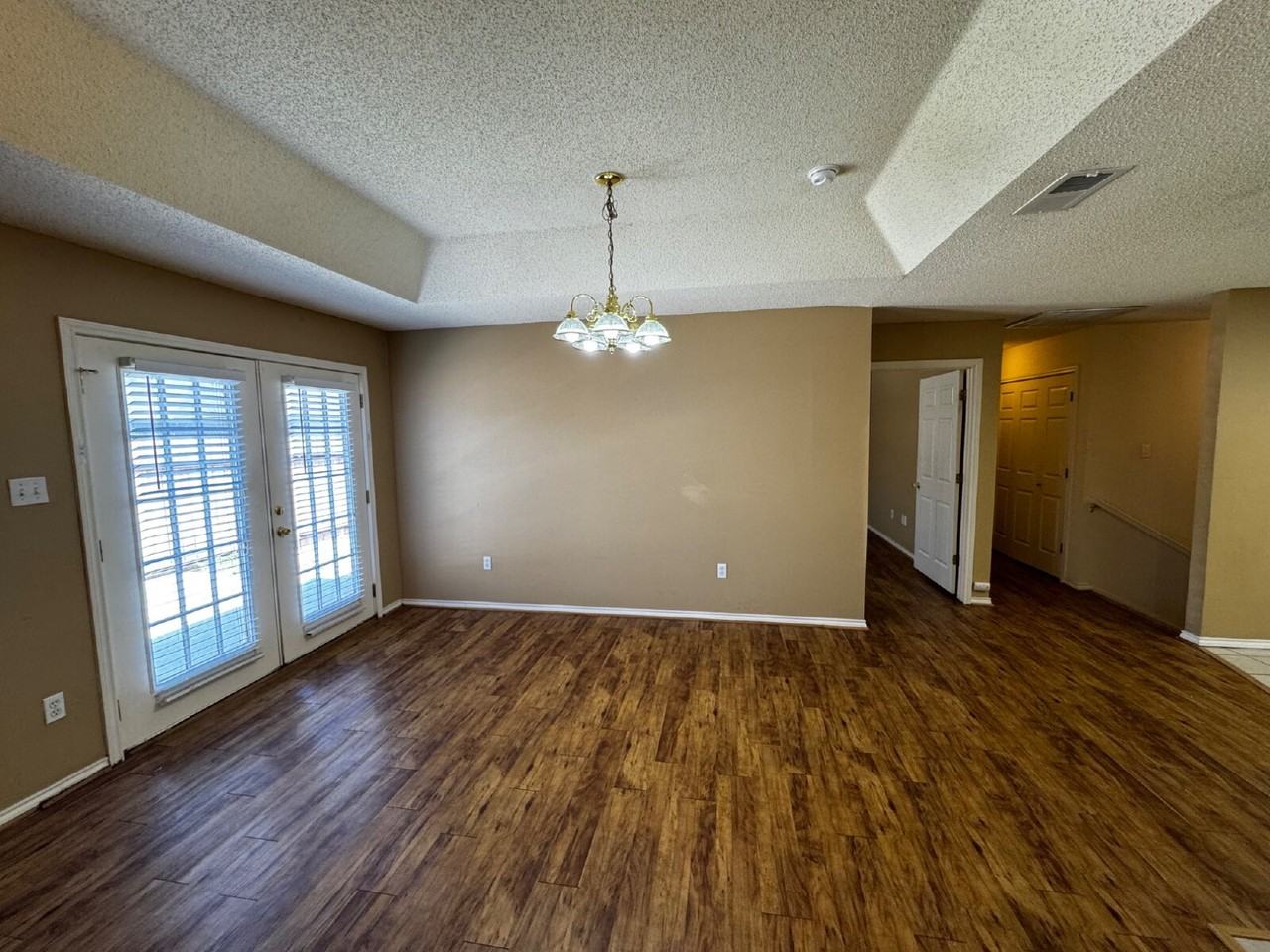 9707 Joliet Ave - Photo 3 of 11