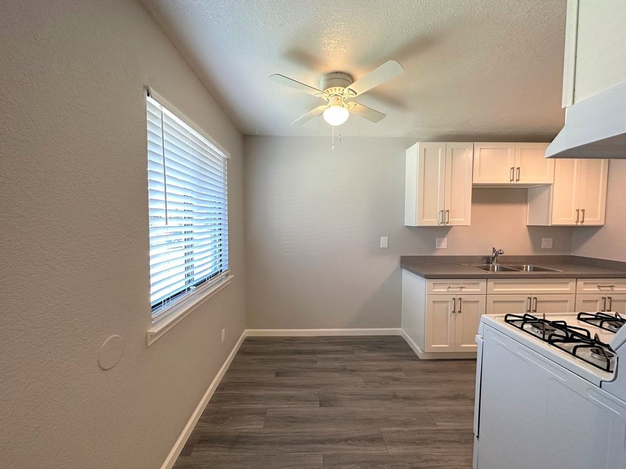 La Madera Apartments at 935 W. Swain Road - Photo 7 of 22