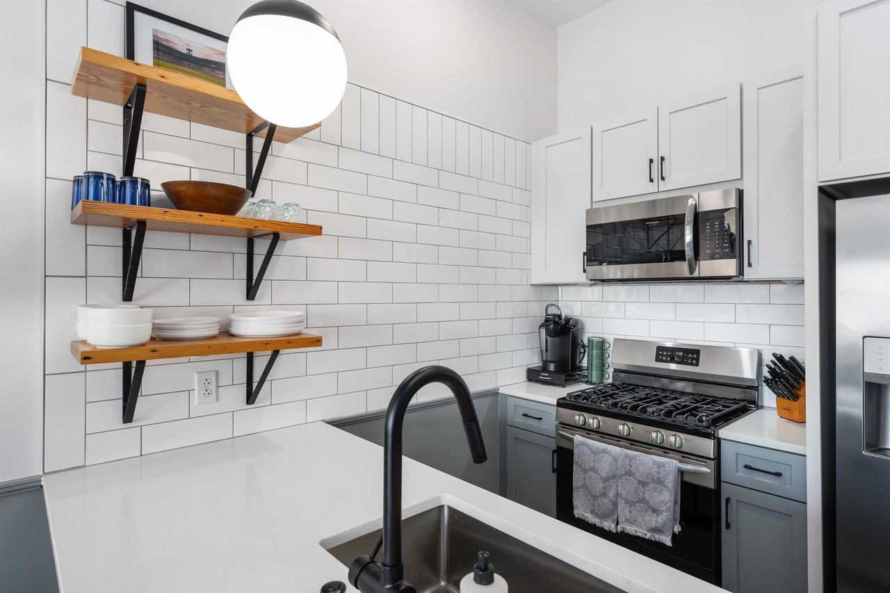 2212 Morris Ave #321 - Photo 4 of 20