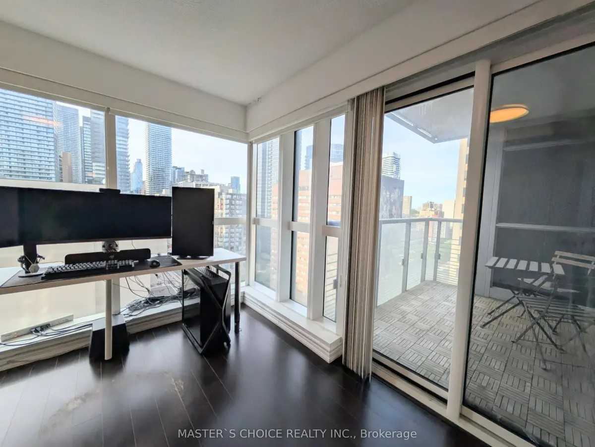 386 Yonge Street #1401 - Photo 3 of 14