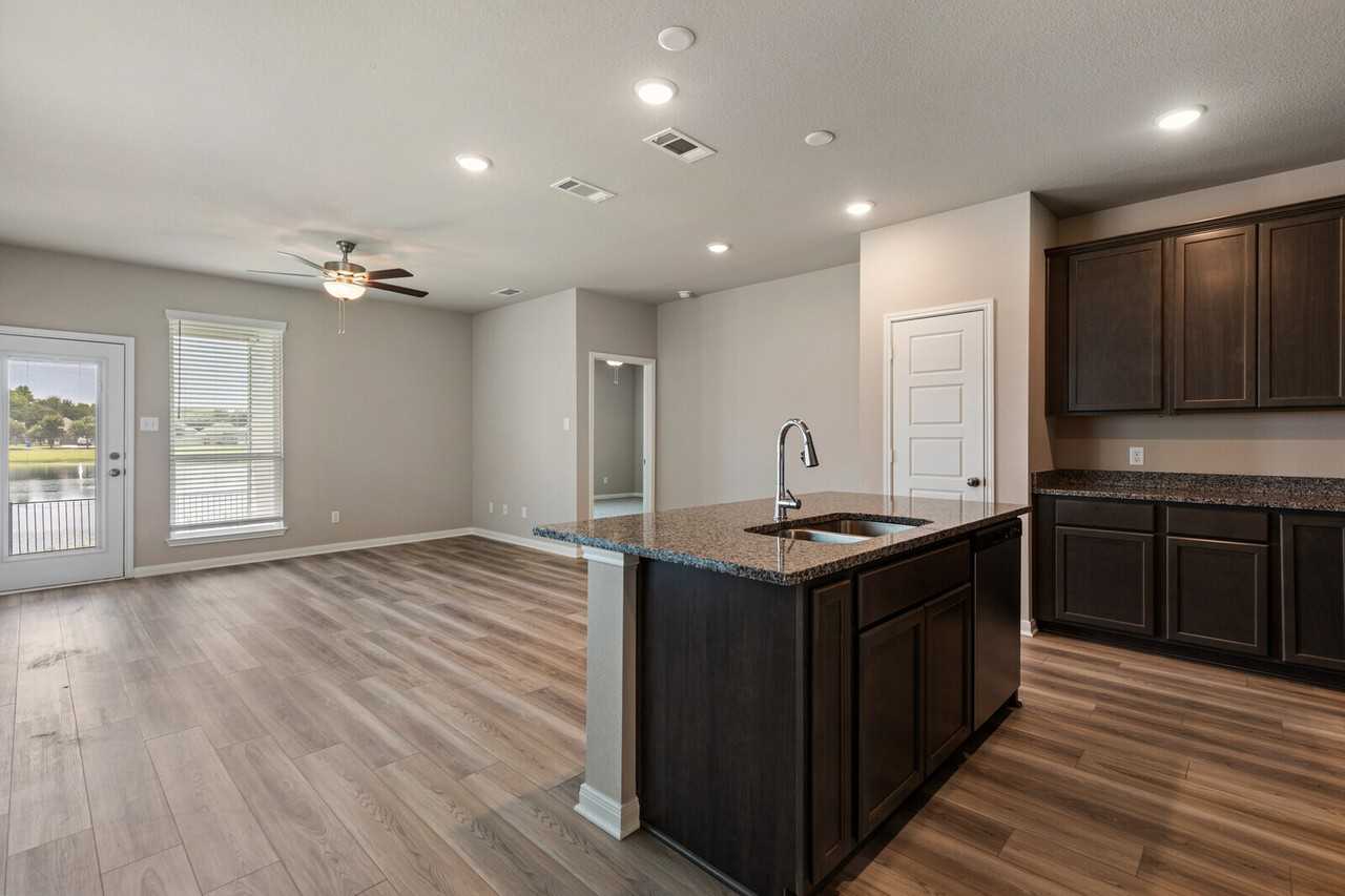 1304 Elise Ave - Photo 2 of 28