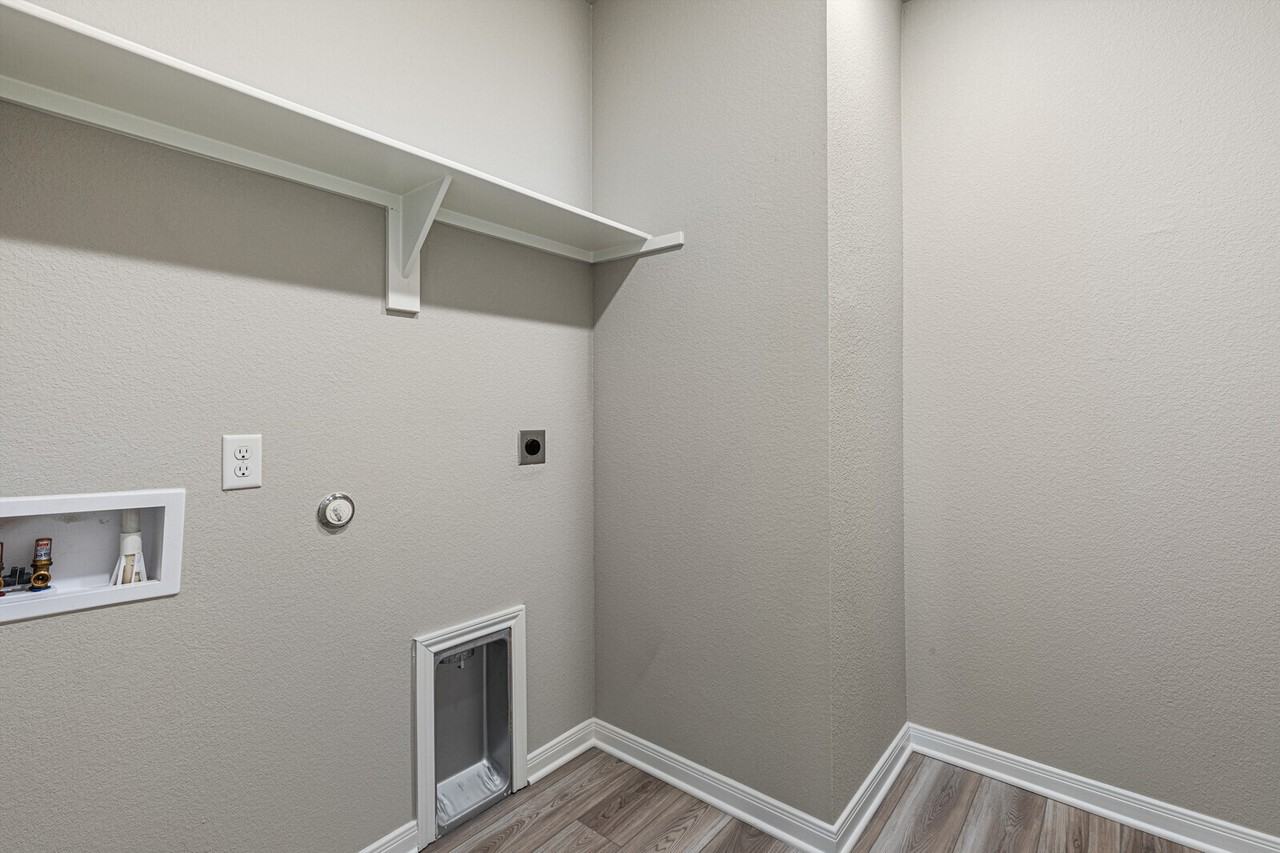 1304 Elise Ave - Photo 2 of 28