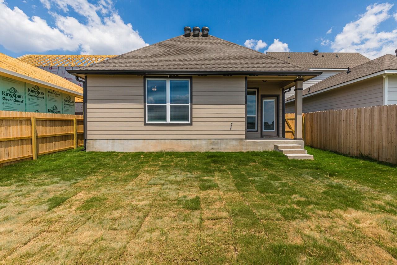 1304 Elise Ave - Photo 4 of 28